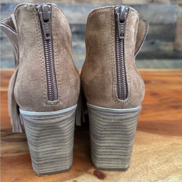 🥿 Ariat Taupe Suede Fringe Western Booties – Size 9 EUC - Picture 5 of 8